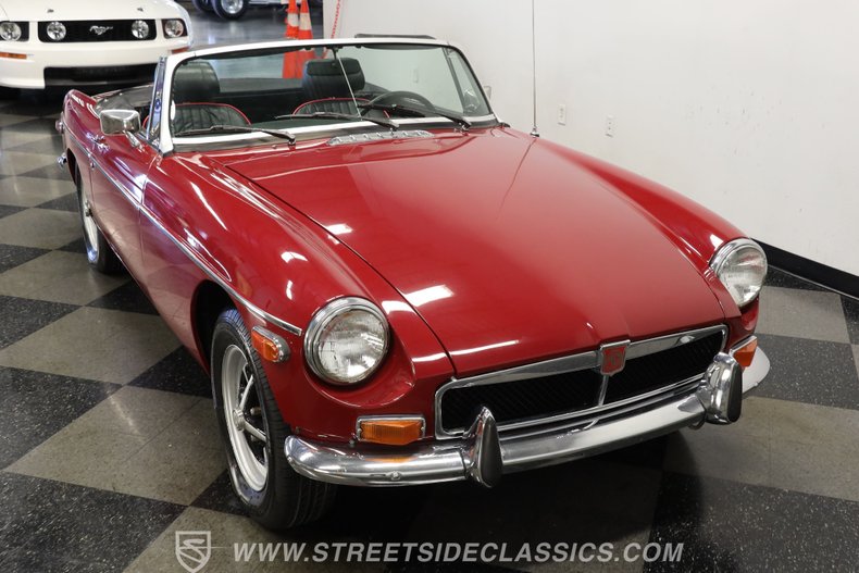 Mg-Mgb-1974-Maroon-Black-ampamp-Red-45