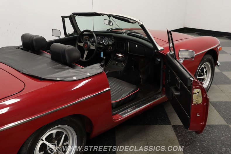 Mg-Mgb-1974-Maroon-Black-ampamp-Red-48