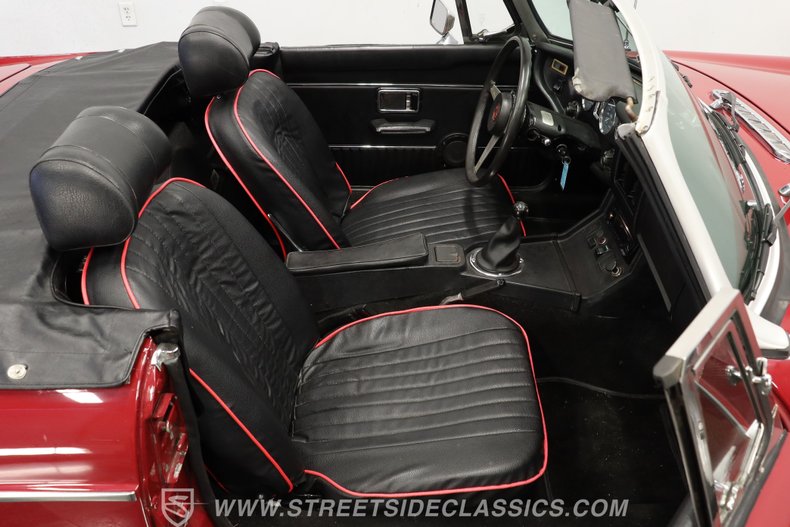 Mg-Mgb-1974-Maroon-Black-ampamp-Red-9