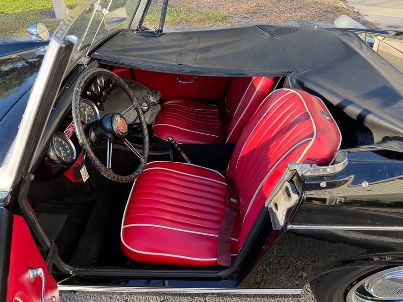Mg-Midget-1965-Black-Red-3