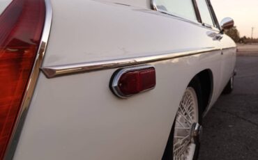 Mg-mgb-gt-1970-white-10