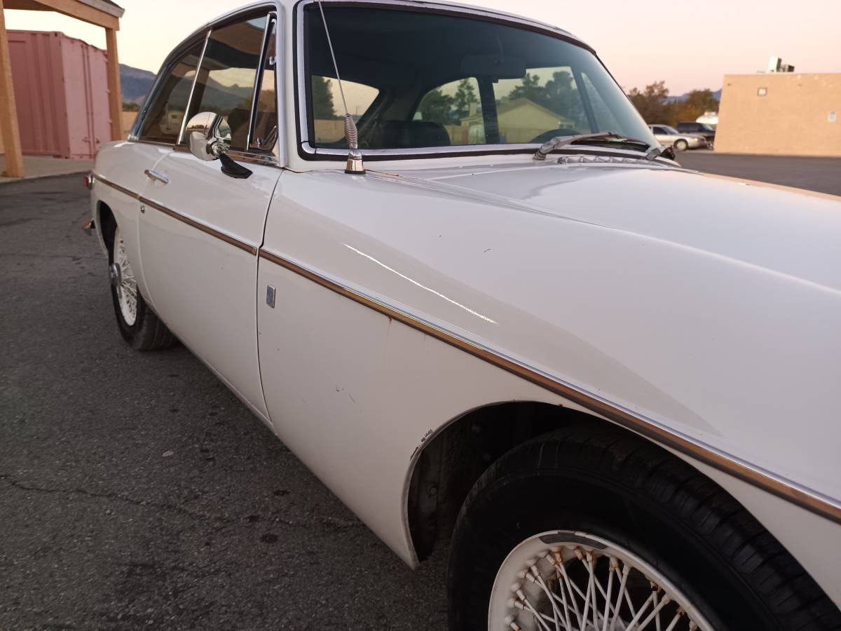 Mg-mgb-gt-1970-white-11