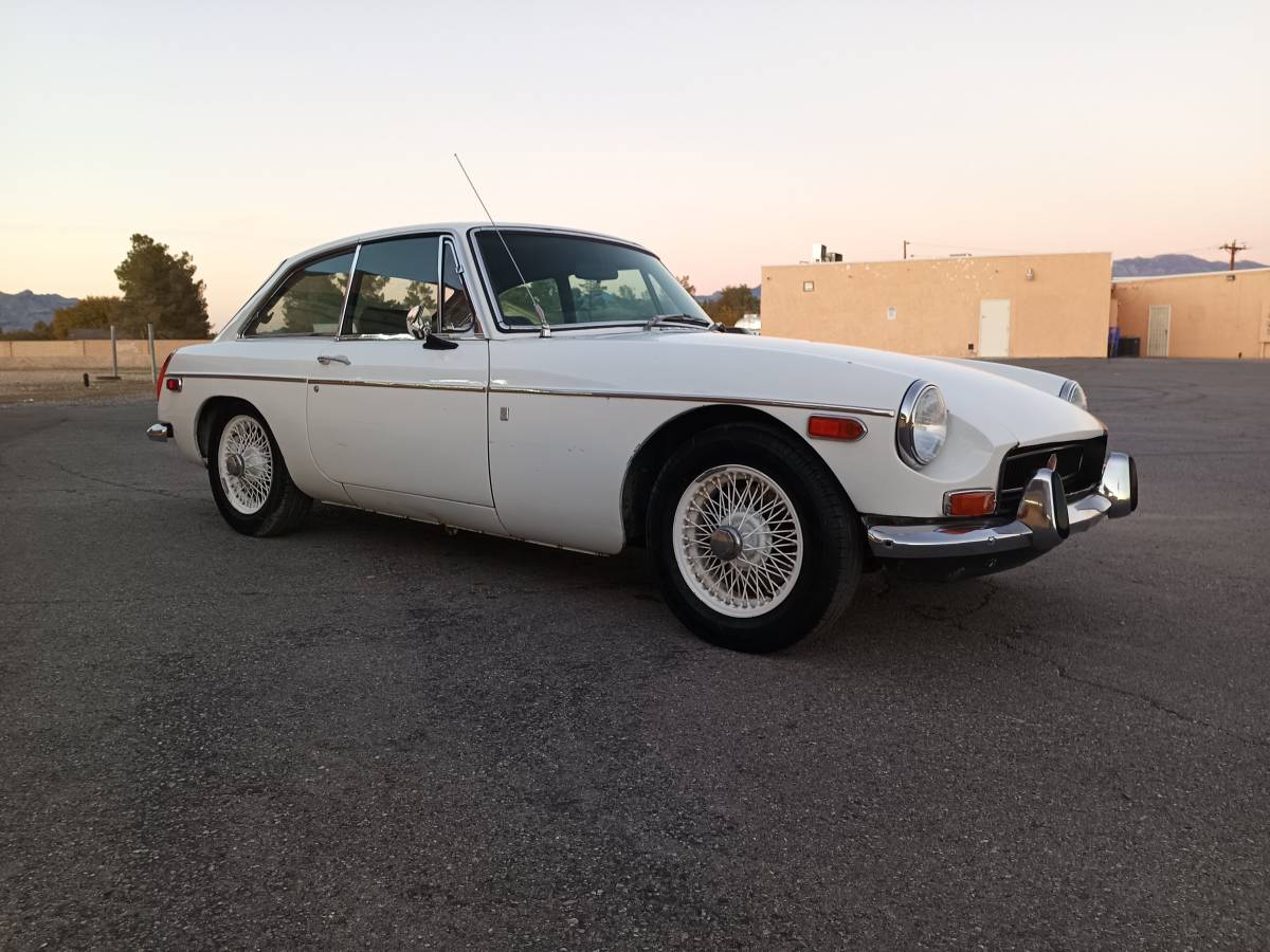 Mg-mgb-gt-1970-white-12