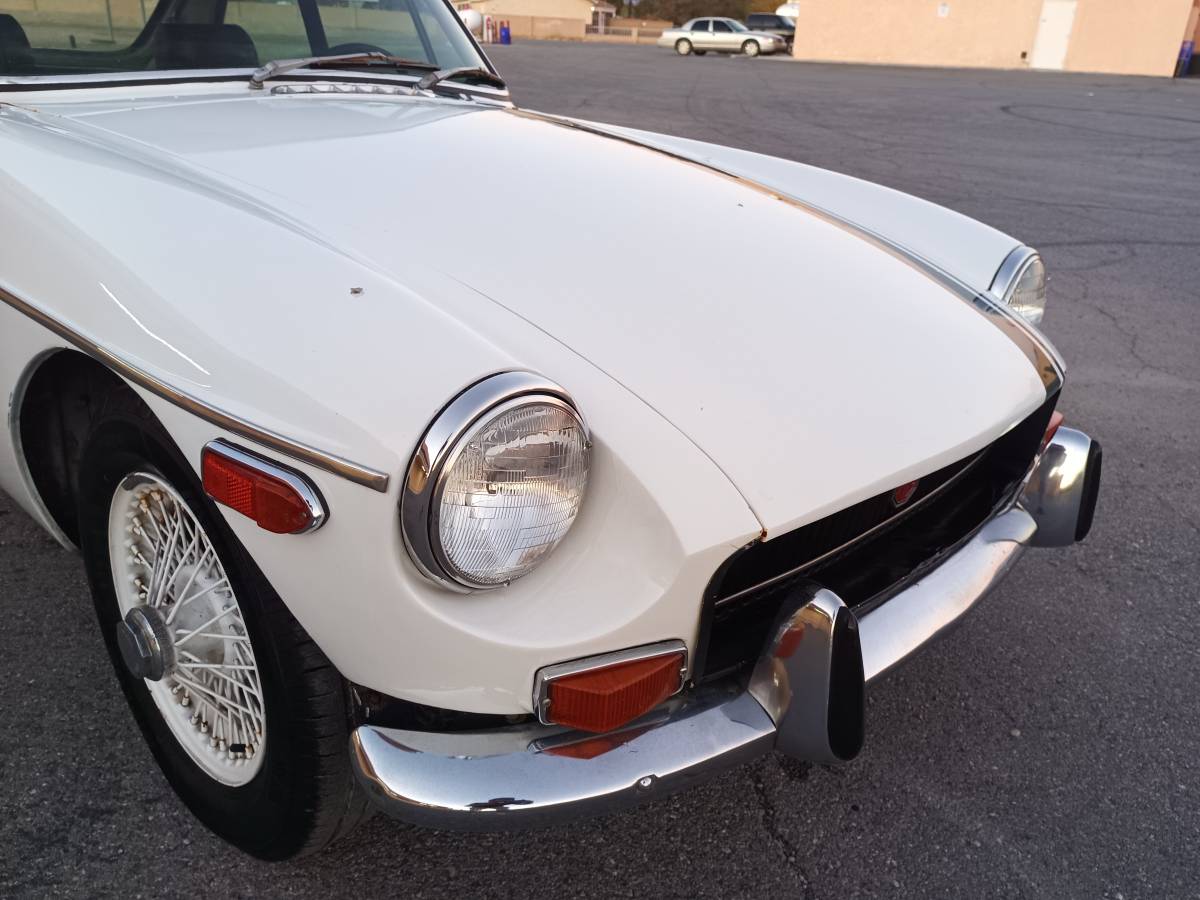 Mg-mgb-gt-1970-white-13