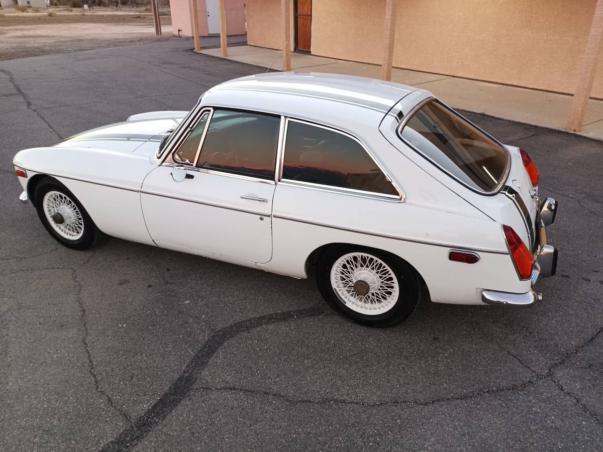 Mg-mgb-gt-1970-white-14