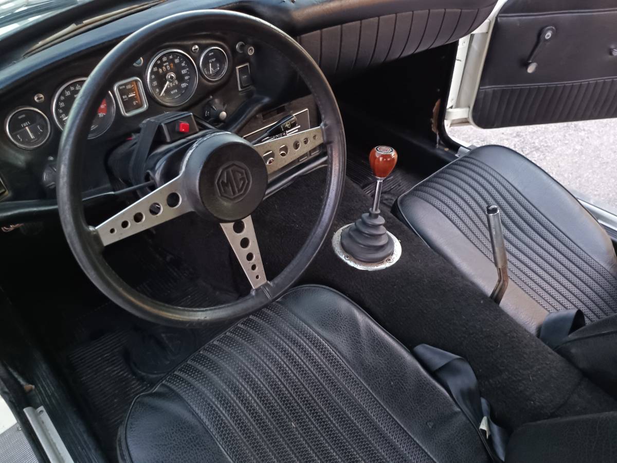 Mg-mgb-gt-1970-white-15