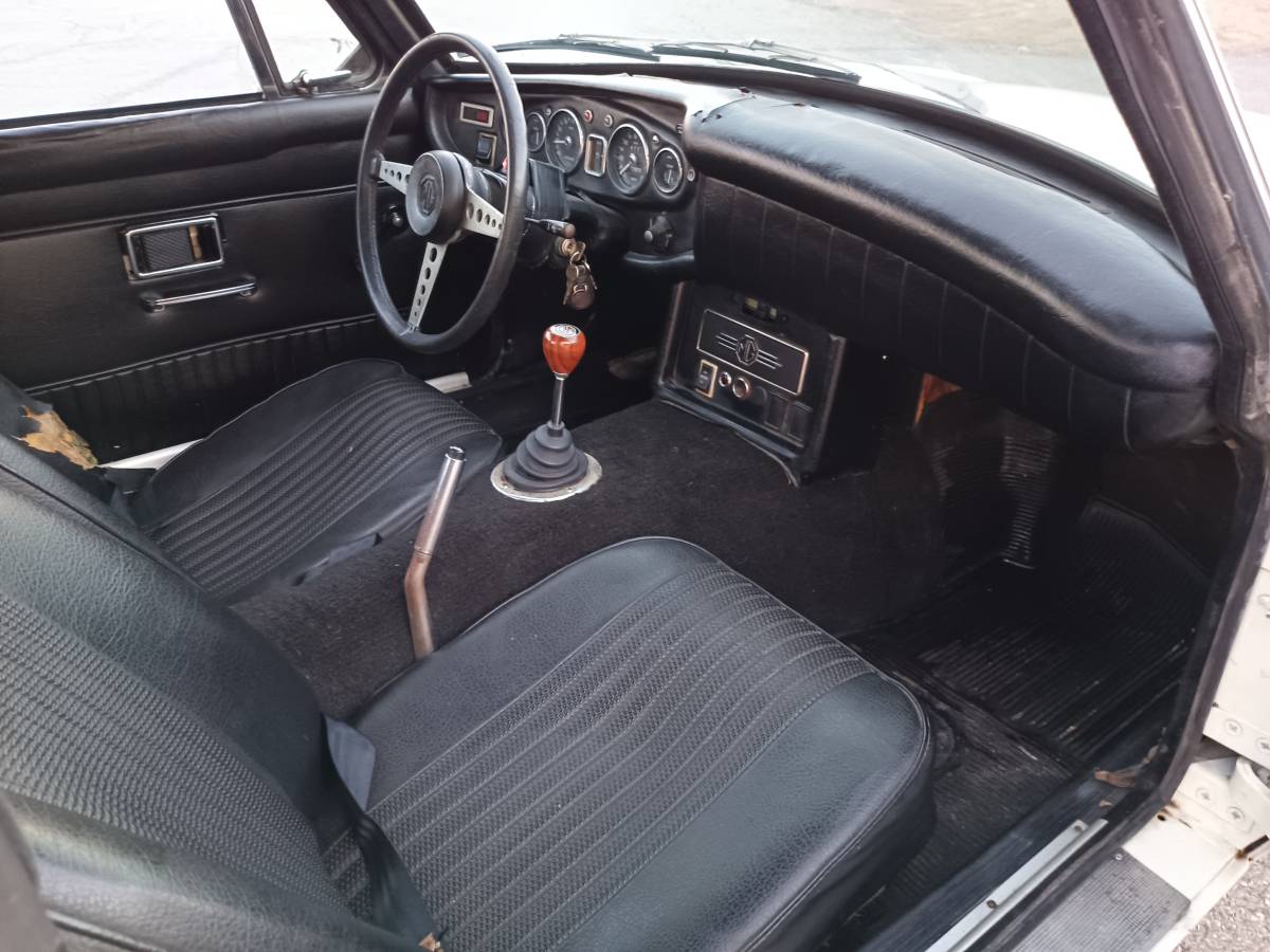 Mg-mgb-gt-1970-white-2