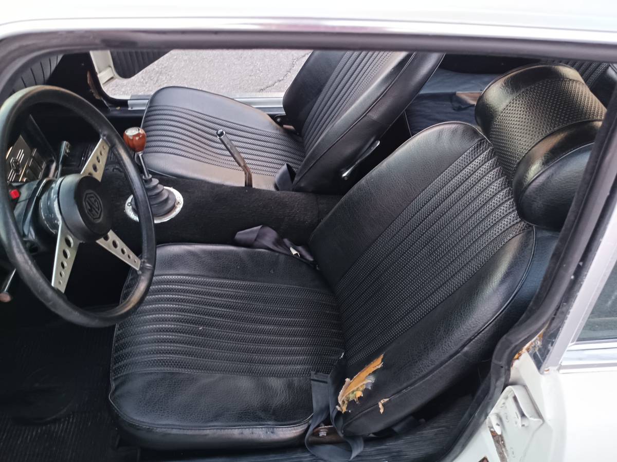 Mg-mgb-gt-1970-white-22