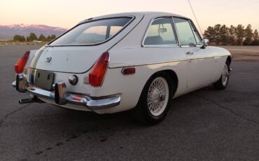 Mg-mgb-gt-1970-white-4