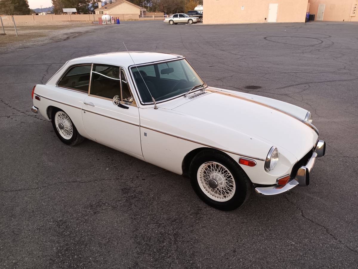 Mg-mgb-gt-1970-white-7