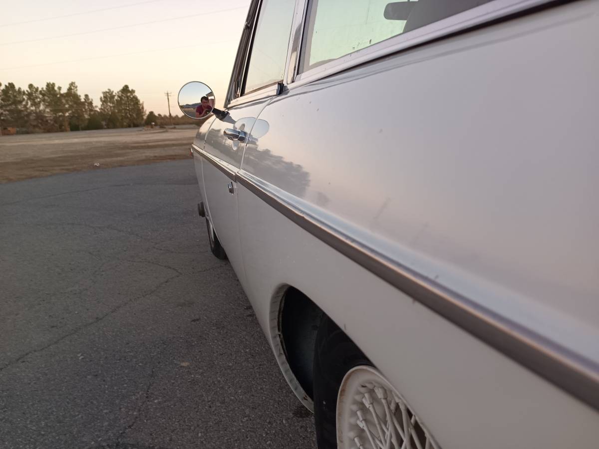 Mg-mgb-gt-1970-white-9