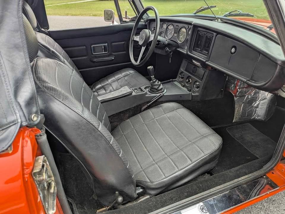 Mg-mgb-roadster-1978-orange-10