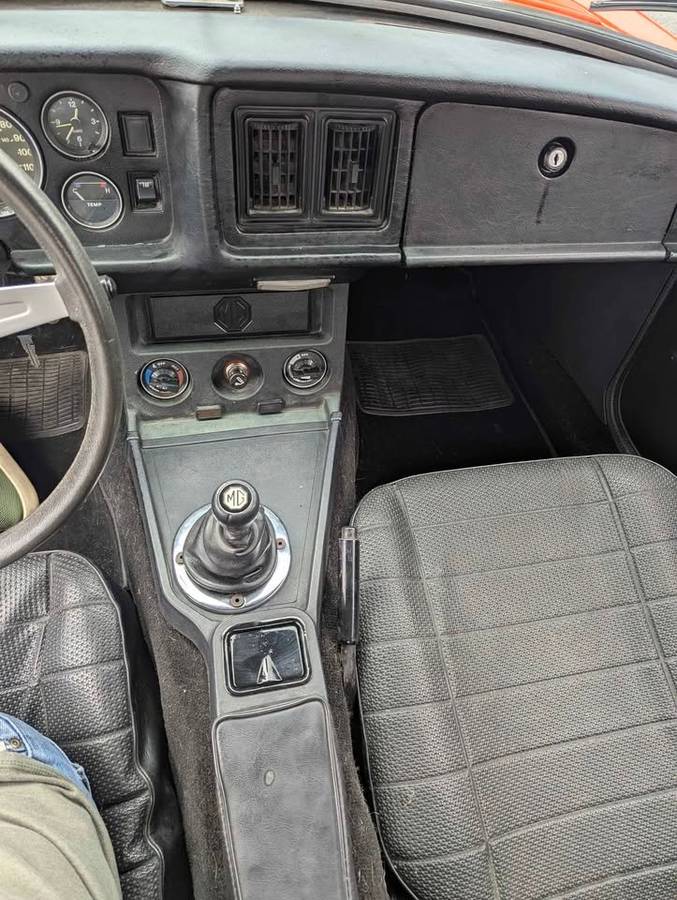 Mg-mgb-roadster-1978-orange-18