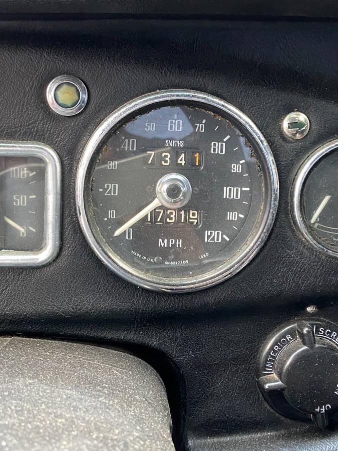 Mgb-convertible-1970-red-5