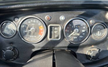 Mgb-convertible-1970-yellow-11