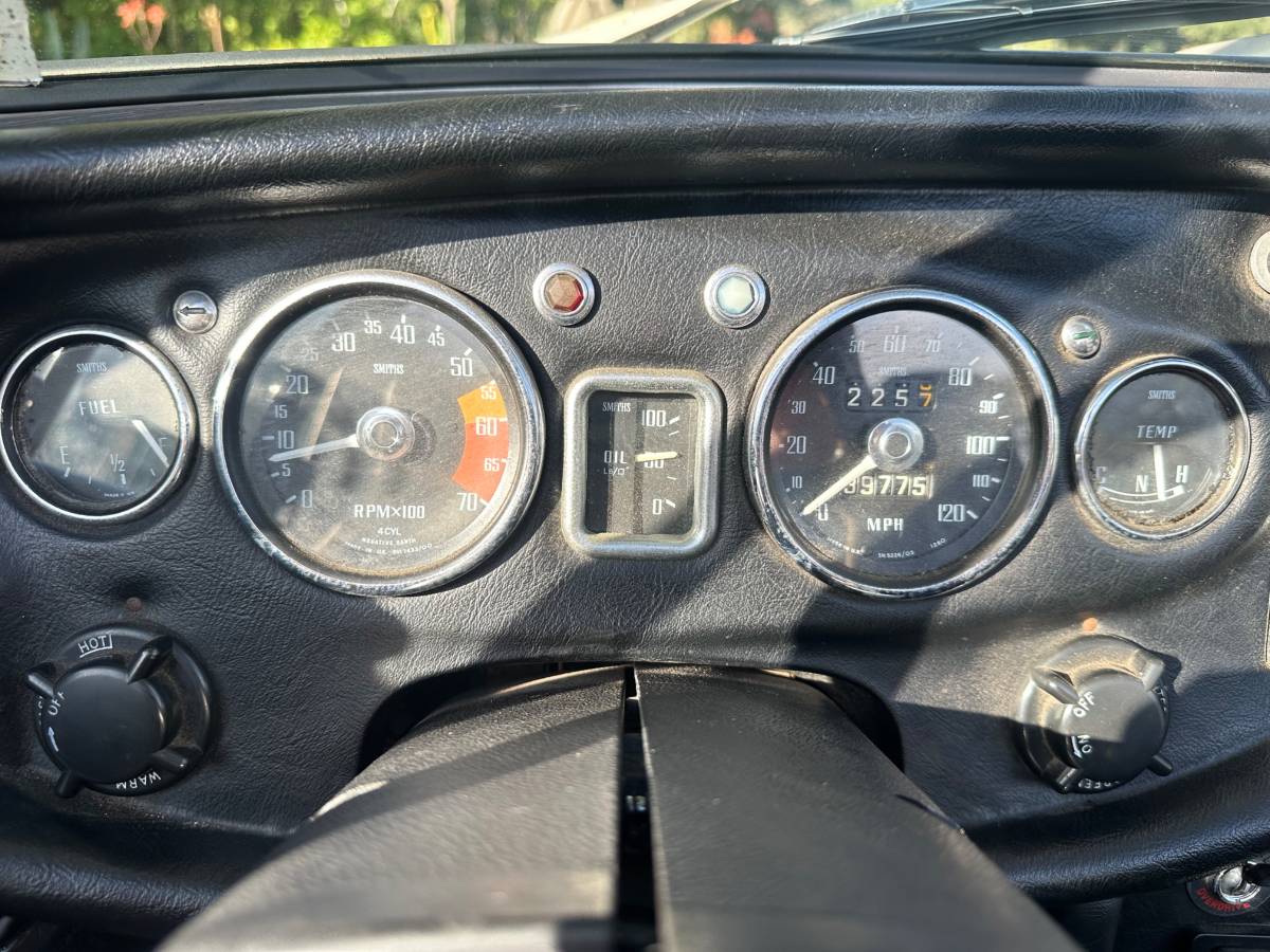 Mgb-convertible-1970-yellow-11