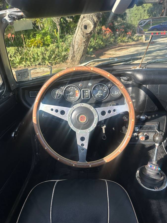 Mgb-convertible-1970-yellow-6