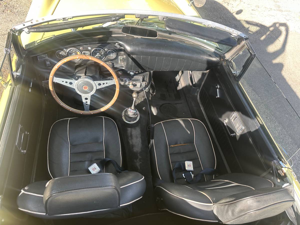 Mgb-convertible-1970-yellow-7