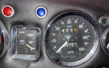 Mgb-convertible-1972-green-10