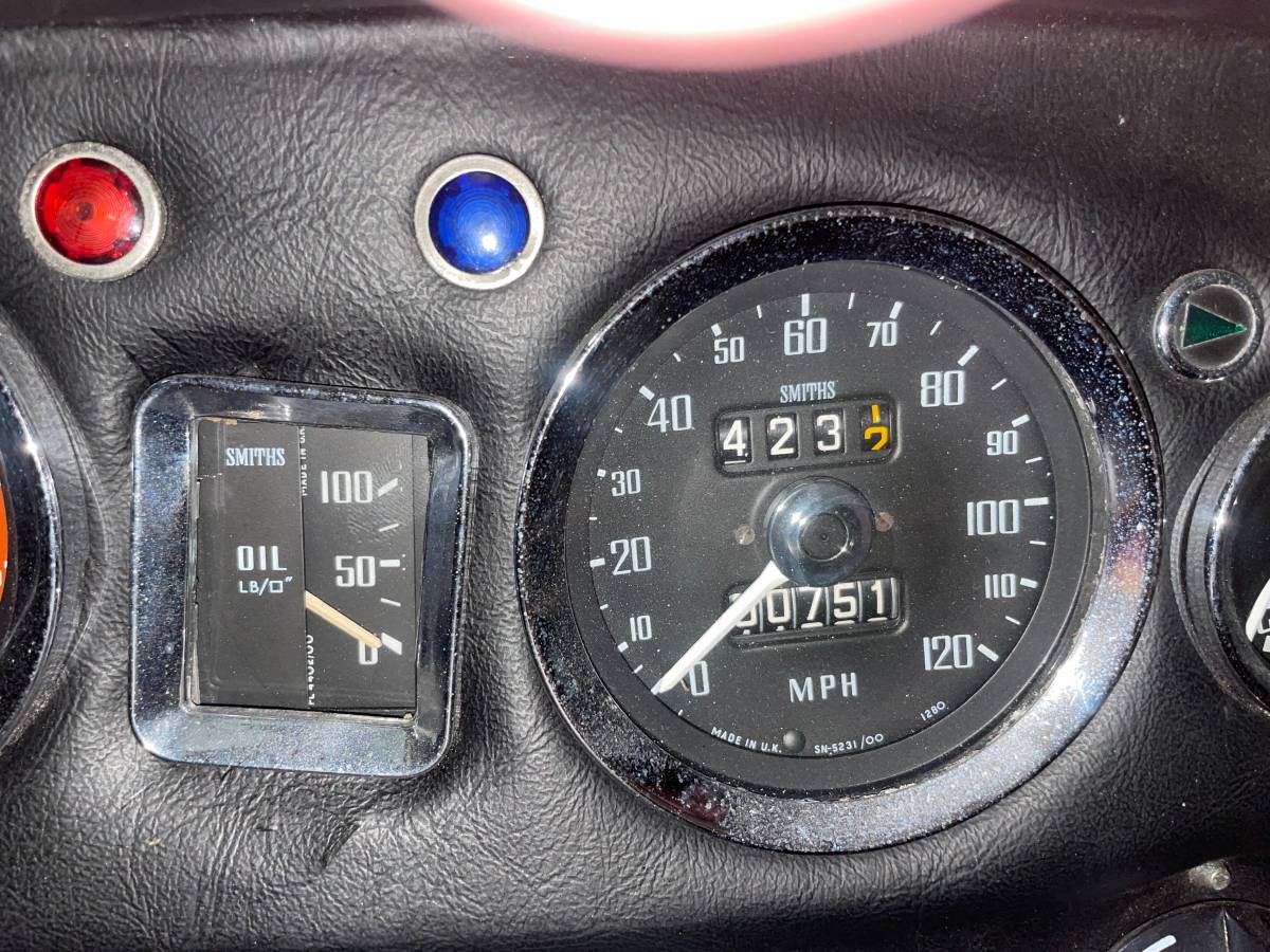 Mgb-convertible-1972-green-10