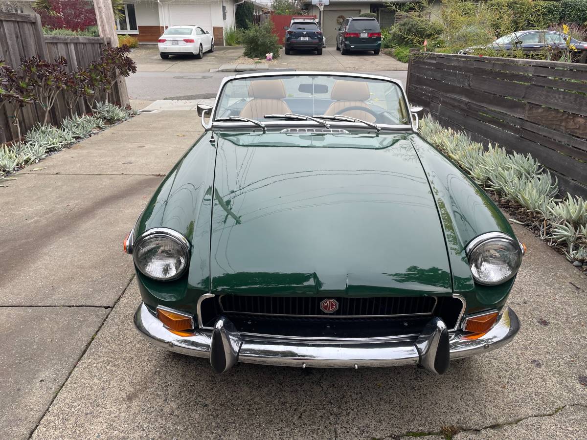 Mgb-convertible-1972-green-2