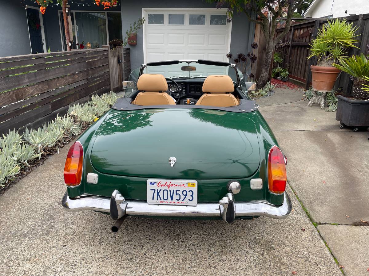 Mgb-convertible-1972-green-3