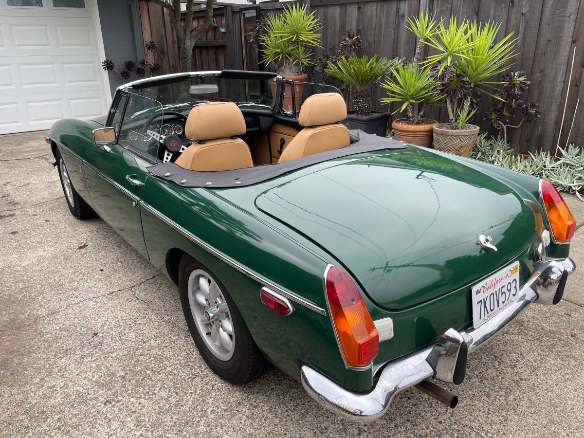 Mgb-convertible-1972-green-4