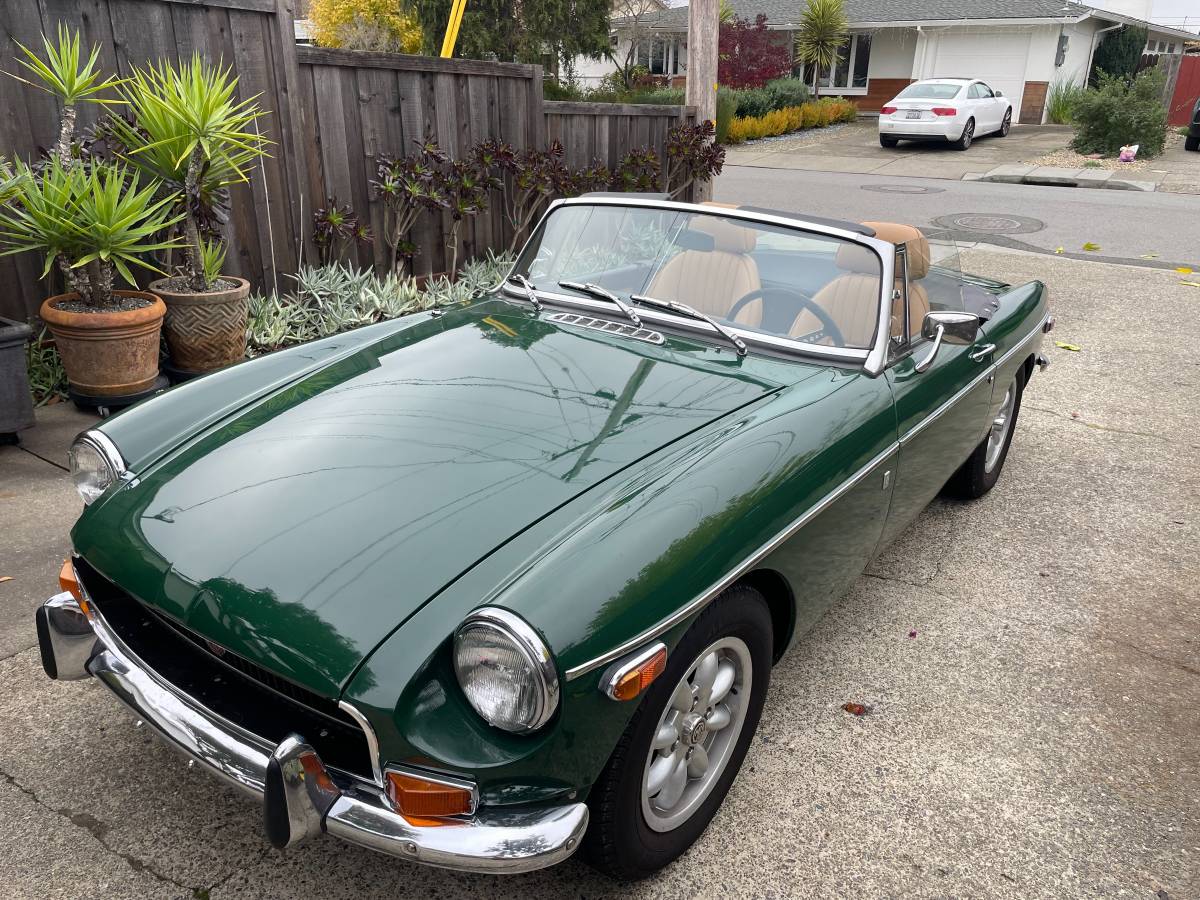 Mgb-convertible-1972-green-5