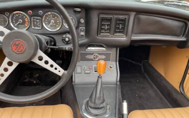 Mgb-convertible-1972-green-8