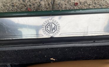 Mgb-convertible-1972-green-9