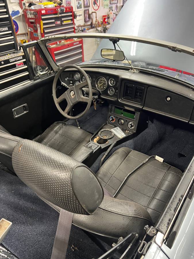 Mgb-convertible-1978-silver-17