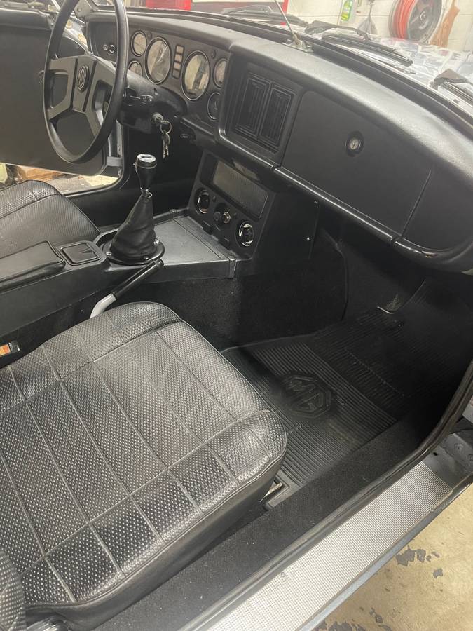 Mgb-convertible-1978-silver-4