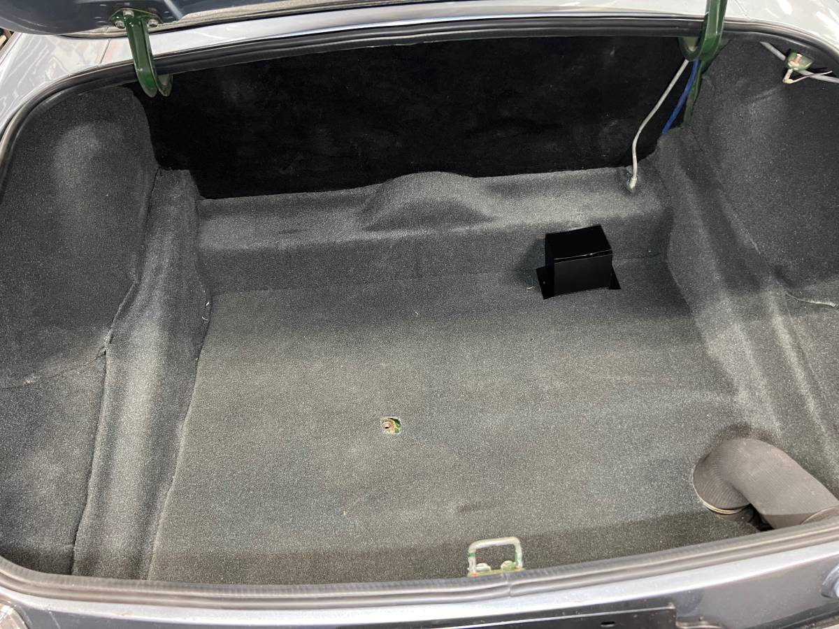 Mgb-convertible-1978-silver-8