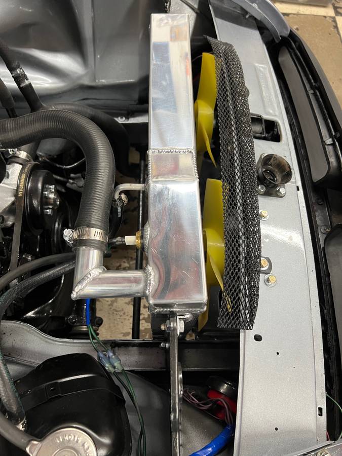 Mgb-convertible-1978-silver-9