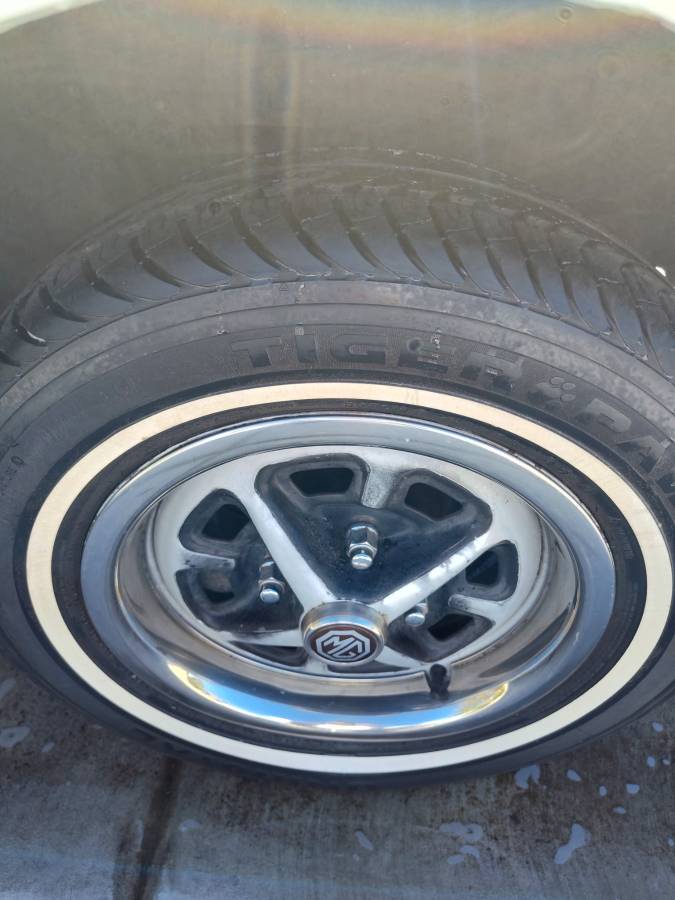 Mgb-convertible-1980-8