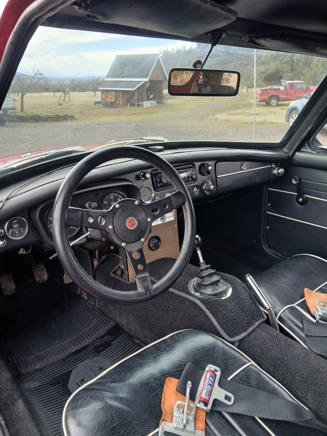 Mgb-gt-1967-red-14