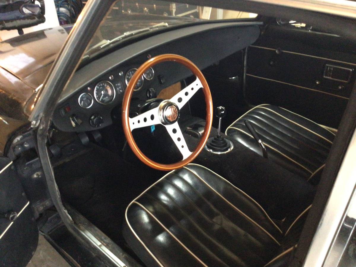 Mgb-gt-1968-black-2