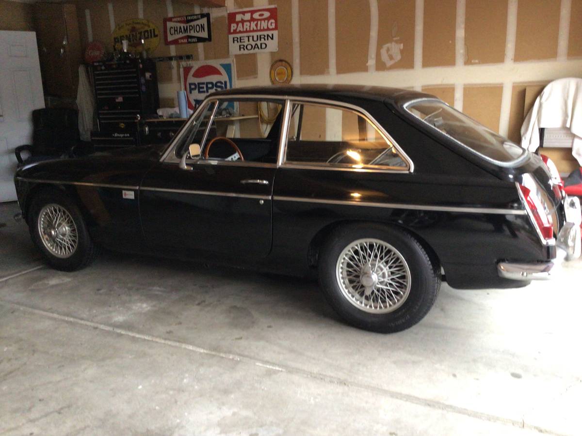 Mgb-gt-1968-black-5