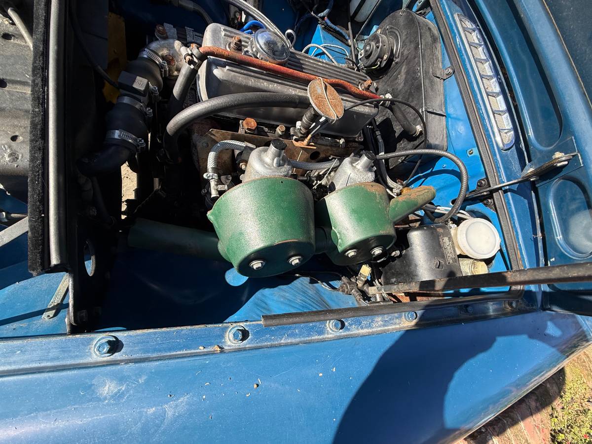 Mgb-gt-1972-blue-10