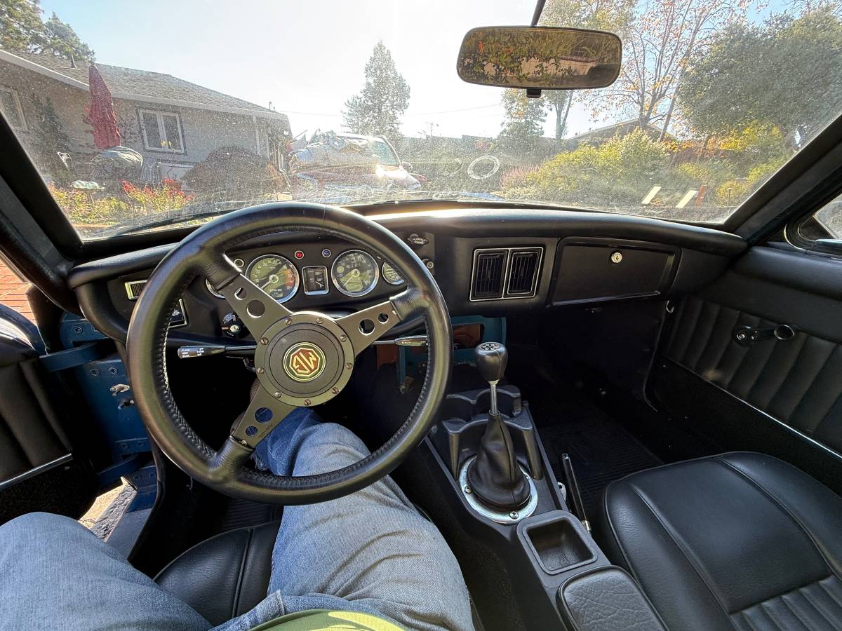 Mgb-gt-1972-blue-8