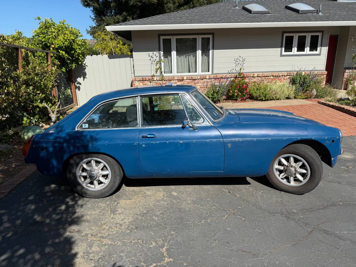 Mgb-gt-1972-blue
