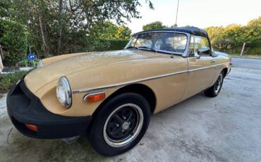 Mgb-roadster-1977-yellow-14
