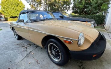 Mgb-roadster-1977-yellow-16