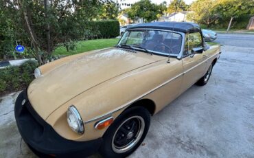Mgb-roadster-1977-yellow-3