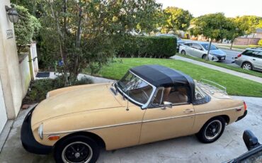 Mgb-roadster-1977-yellow-4