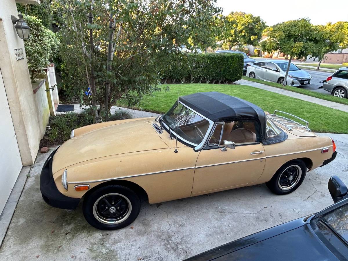 Mgb-roadster-1977-yellow-5