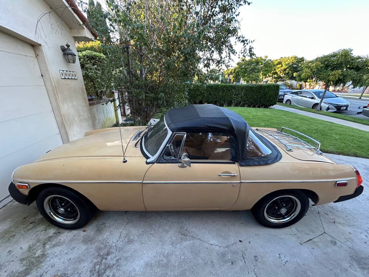 Mgb-roadster-1977-yellow-6