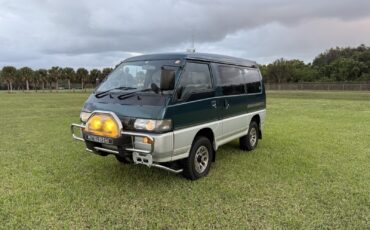 Mitsubishi-Delica-1996-Minivan-1