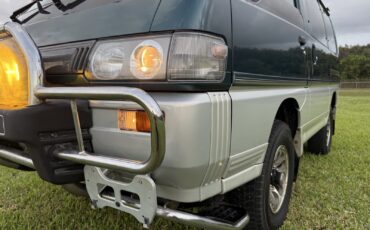 Mitsubishi-Delica-1996-Minivan-12
