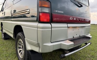 Mitsubishi-Delica-1996-Minivan-13